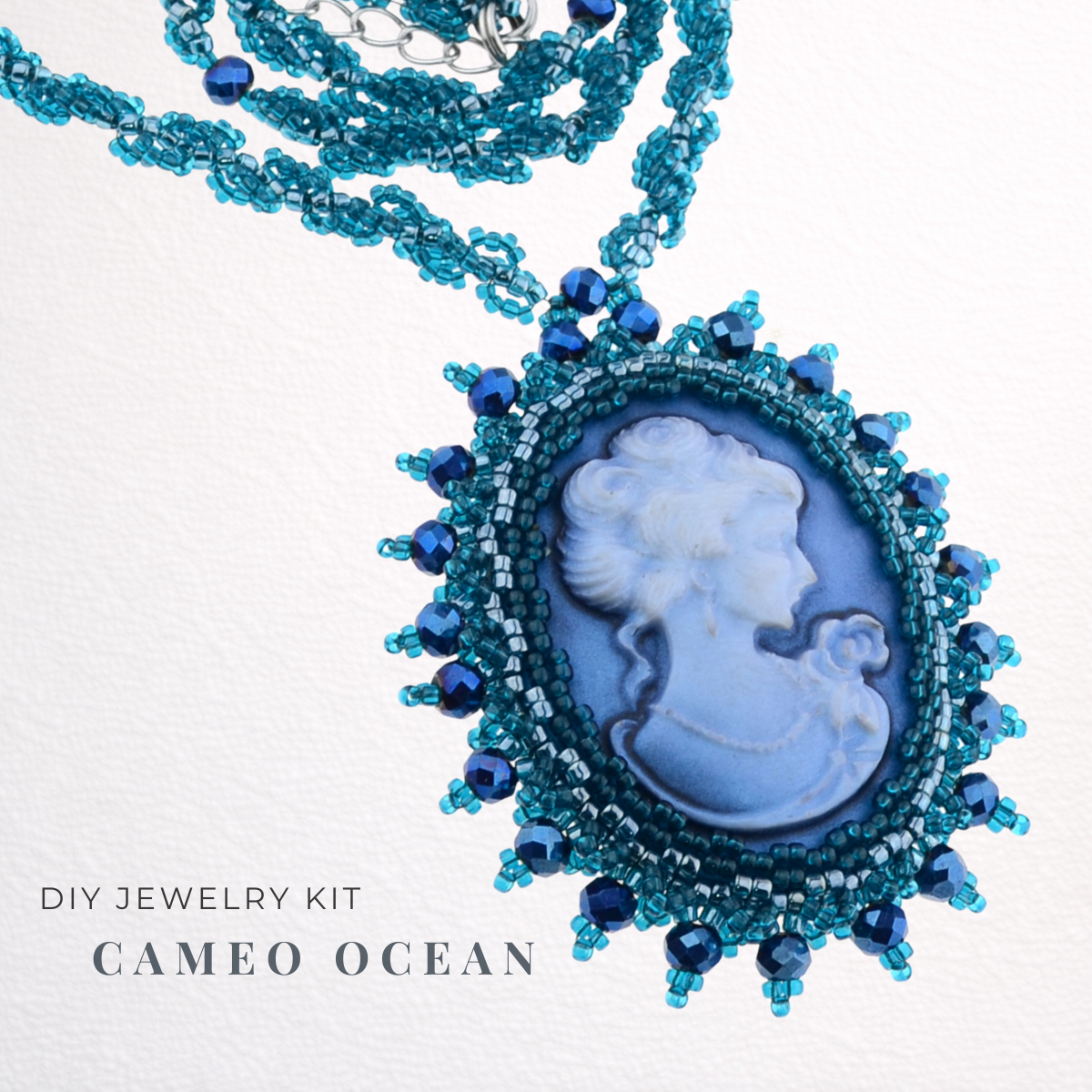  DIY-Set 386. Schmuckset „Cameo ocean“ – Anhänger mit Cabochon und blauer Perlenfassung