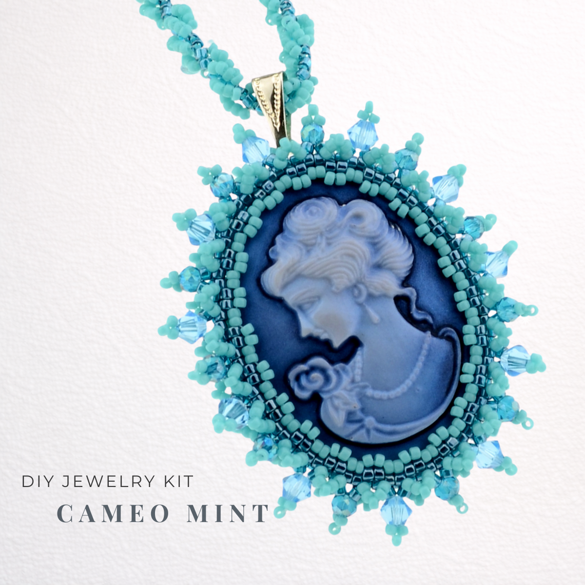 DIY-Set 386. Schmuckset „Cameo Mint“ – viktorianischen Cabochon-Anhänger selbst gestalten