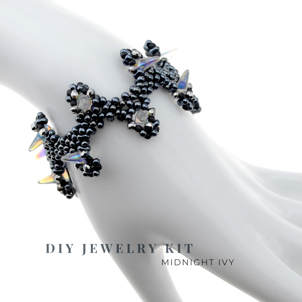 DIY-006. „Midnight Ivy“ – Armband mit Dornenperlen & Efeuglanz selbst gestalten