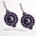 DIY-Set 904. Schmuckset „Ophelia Obscura“ – elegante Ohrringe mit dunklem Rivoli und dunklen Perlen, Ohrringe selber basteln im märchenhaften Design.